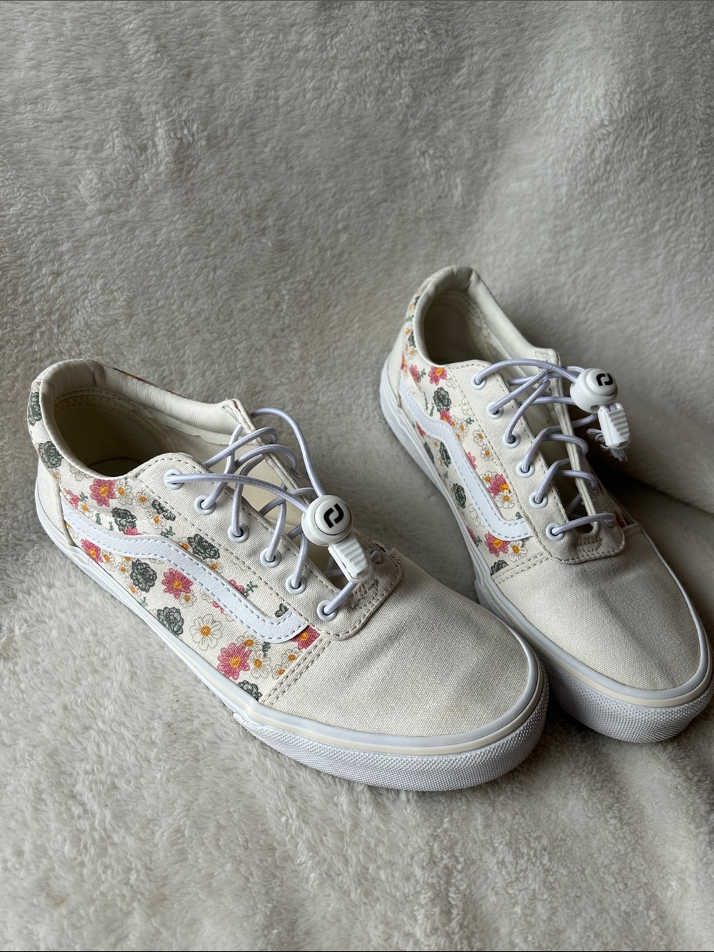 Vans ward desert floral marshmallow White Classic Low-Top Sneakers size 5.5